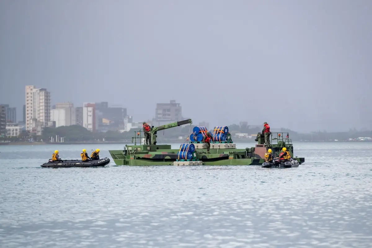 ▲第三作戰區53工兵部隊執行河道阻絕任務。（圖／第三作戰區提供）
