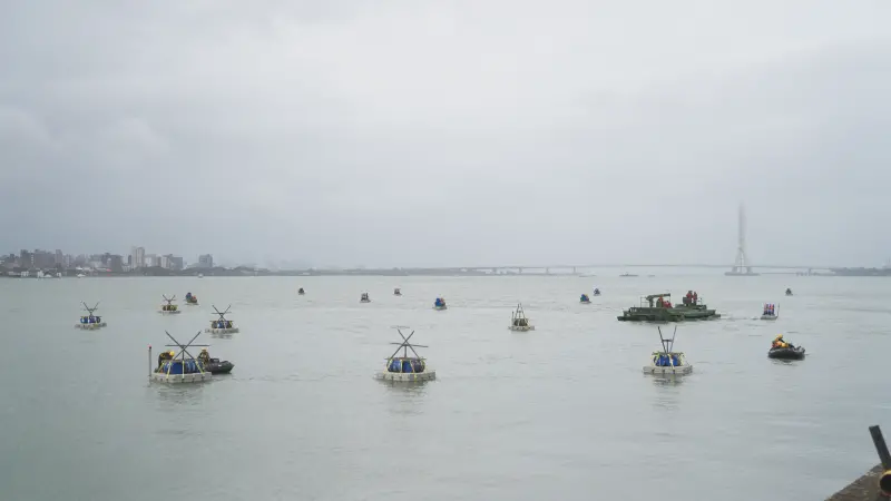    ▲第三作戰區53工兵部隊執行河道阻絕任務。（圖／第三作戰區提供）  