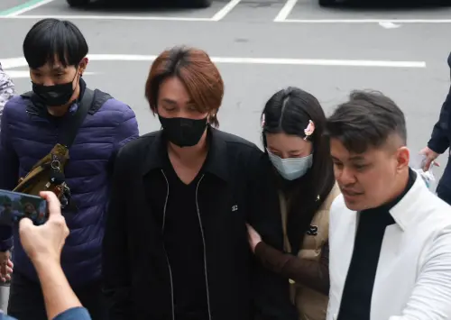 ▲Jeremy離開時全程不發一語，天空更突然下起暴雨。（圖／記者葉政勳攝影）