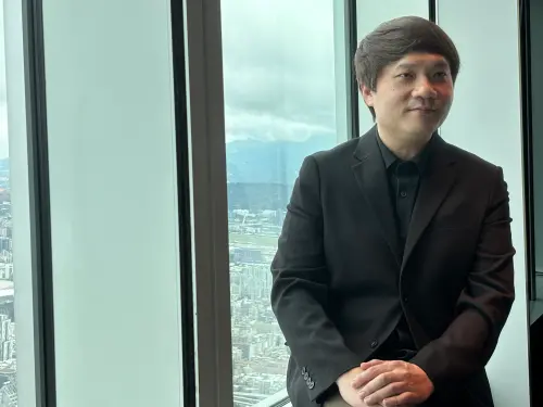 ▲591新建案總編輯李忠哲表示，雖然目前全台開價仍定錨在高點。（圖／記者徐銘穗攝）