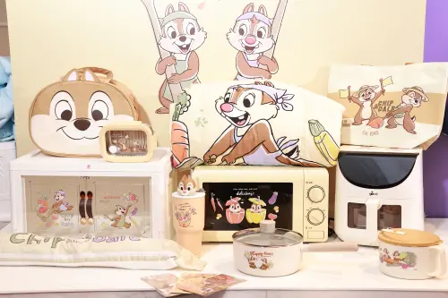 ▲7-11春節福袋，聯名熱門IP奇奇蒂蒂款。（圖／記者吳翊緁攝）&nbsp;