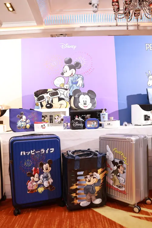 ▲7-11春節福袋，聯名熱門IP米奇款。（圖／記者吳翊緁攝）&nbsp;