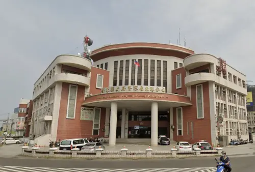 快訊／槍砲犯拒捕撞警車！屏東警開50槍回擊　嫌自撞橋墩落網
