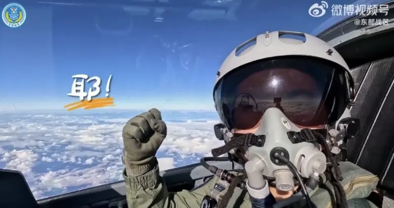    ▲解放軍同框中央山脈「這麼近那麼美」。（圖／翻攝自《中國軍號》微博）  