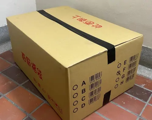 ▲有民眾購買全家福袋時，直接購入一整箱福袋，沒想到卻引來店員坦言不推薦。（圖／翻攝Threads）