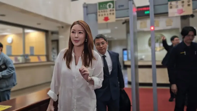 ▲Wstyle創辦人周品均因前夫自訴加重誹謗，到台北地方法院出庭。（圖／記者劉松霖攝）