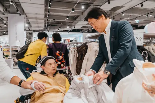 ▲LaLaport攜手南館新品牌NET舉辦「封館選衣」公益活動，邀請信望愛心智障礙學員搶先體驗。（圖／業者提供）