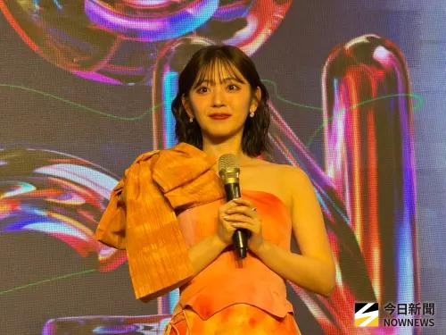 鈴木愛理為了吃爆台南美食超拚！搭飛機繫安全帶　也要做核心運動
