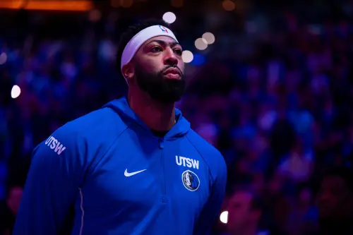 ▲美國體育媒體《NBA Analysis Network》認為，科爾向勇士總管鄧利維（Mike Dunleavy Jr.）發出的最後通牒：如果勇士想要重返爭冠行列，交易來明星長人「AD」戴維斯（Anthony Davis）已是刻不容緩的選擇。（圖／美聯社／達志影像）