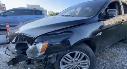 男兩度拒檢疑擁槍藏身農舍　東港警開逾40槍破窗逮人、3警受傷
