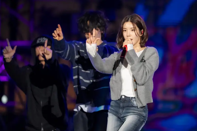 ▲ 權恩妃KWON EUNBI現身夢時代彩排，一現身便引起全場尖叫聲浪，她表示將帶來充滿魅力、讓大家難忘的驚喜演出。（圖/高雄市政府提供）