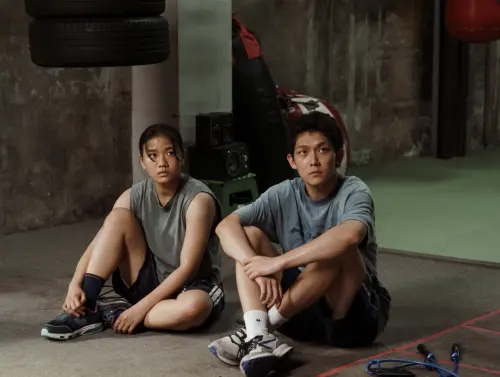 ▲林怡婷（左）因《恨女的逆襲》獲得金馬獎最佳新演員提名，表現很搶眼。（圖／華映娛樂提供）