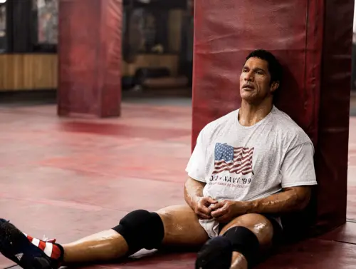 ▲巨石強森在《重擊人生》展現演技實力，已先入圍金球獎最佳男主角。（圖／采昌國際提供）