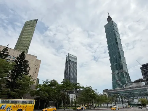 台北塔看成台北101？今晚跨年別再搞錯　信義區三大高樓外觀一覽
