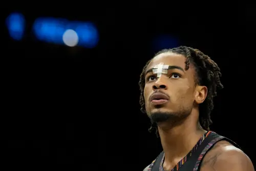 ▲勇士隊已將布魯克林籃網隊的中鋒克拉克斯頓（Nic Claxton）列為季中交易的首要目標，且雙方球團自開季以來便持續保持接觸。（圖／美聯社／達志影像）