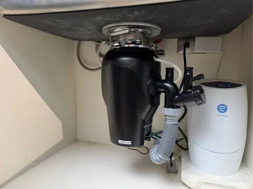 ▲粉碎研磨型廚餘機多採廚下安裝，不占檯面空間，但要留意是否是政府補助的機型。（圖／486團購提供）