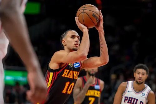 ▲老鷹鎖定達拉斯獨行俠隊的明星長人「AD」戴維斯（Anthony Davis），甚至傳出願意送出2024年選秀狀元、20歲的法國球員里薩謝（Zaccharie Risacher）作為主要籌碼。（圖／美聯社／達志影像）