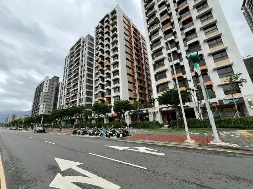 ▲信義房屋淡海新都心店專案經理陳鈺婷指出，新市二路三段與沙崙路二段所在的淡海新都心，以新成屋供給與輕軌建設帶動成交量。（圖／信義房屋提供）