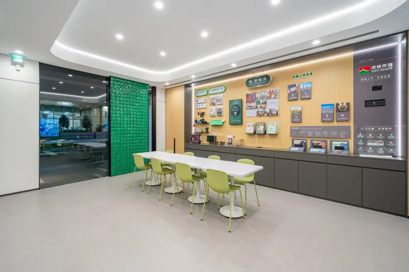 ▲內湖實驗店首先從融入社區著手，結合線上與線下的調整。門市重新規劃空間，設置「想享時光」共享場域。（圖／信義房屋提供）