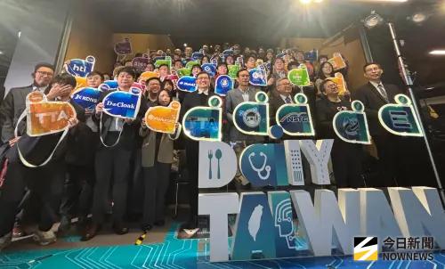 國科會率隊前進全球最大消費性電子展　主委盼：科技帶動傳產轉型
