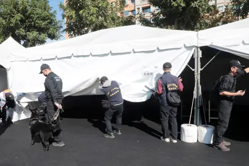 台南瘋跨年　豪華卡司加3500發煙花秀　場外防爆犬加強治安
