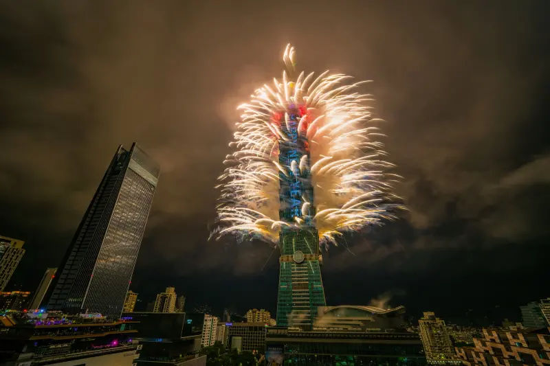 跨年煙火手機怎麼拍？達人王小路曝iPhone神技：零器材也能拍大照