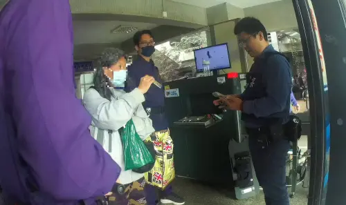 婦人帶菜刀進台中法院　遭法警X光機攔下

