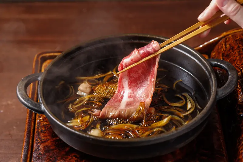 台北101美食+2！初魚同集團壽喜燒與海鮮丼　黑毛和牛加價購198元