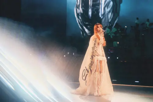 ▲蔡依林（如圖）今（31）日晚間在台北大巨蛋開唱，她和粉絲分享昨晚唱第一天的心情，就像是戀愛腦上身，完全睡不著，所以就熬夜了，但沒想到隔天起來還是很漂亮。（圖／凌時差音樂提供）