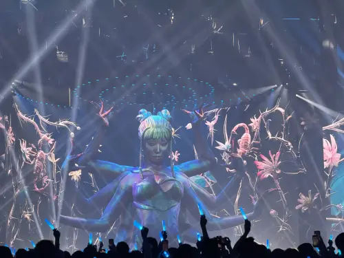 ▲蔡依林演唱會最後出現7層樓高的愉悅之母裝置，讓氣氛嗨到最高點。（圖／讀者提供）