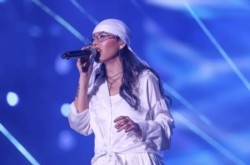 ▲張惠妹的妹妹Saya（如圖）唱台東跨年，一出場就讓台下尖叫聲不斷，Saya上一次發片已經是1年前，許久未露面讓直播人數飆破3萬。（圖／官方提供）