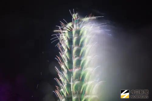 ▲2026年台北101跨年煙火秀綻放美麗瞬間。（圖／記者葉政勳攝,2026.01.01）