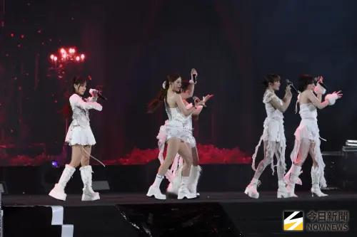 KARA睽違12年登台北跨年！冒雨開唱超敬業　粉絲看哭：終於等到了
