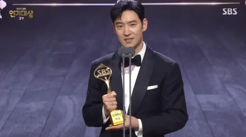 李帝勳獲大賞哽咽謝成員！模範計程車3奪5獎：有你們才有這部作品
