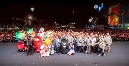 高雄跨年好狂！臺韓卡司齊聚高雄　跨年花火閃耀迎2026
