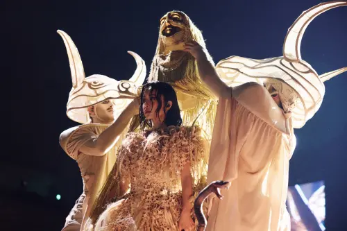 ▲蔡依林（中）《PLEASURE》演唱會驚喜不斷，花費高昂實踐創意。（圖／凌時差音樂提供）