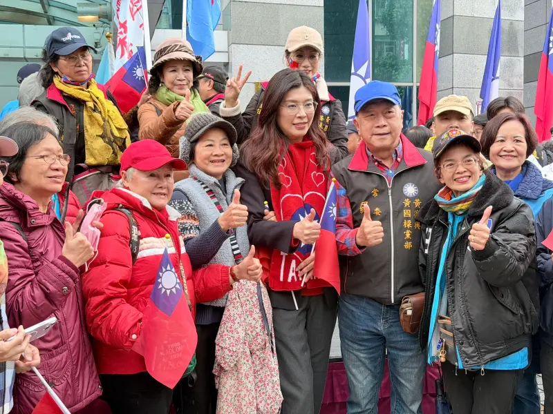 總統府升旗！韓國瑜稱讚像白雪公主　鄭麗文：2026年會開心一整年