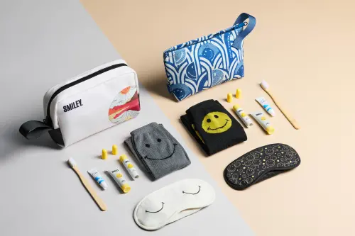 ▲豪華經濟艙SMILEY 聯名過夜包規劃於2026年2月底迎來全新改版。（圖／星宇航空提供）