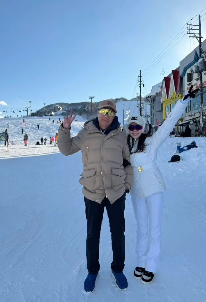 ▲鴻海集團創辦人郭台銘與妻子曾馨瑩合照。（圖／截自Instagram帳號hsin_ying_tseng）