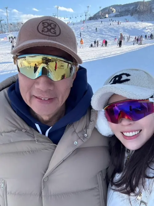 ▲鴻海集團創辦人郭台銘與妻子曾馨瑩合照。（圖／截自Instagram帳號hsin_ying_tseng）