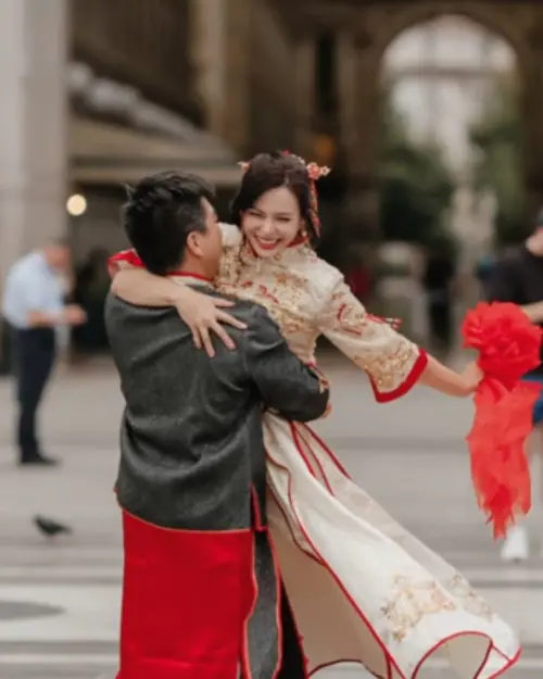 ▲台八女神許鈞鈞曬出結婚照，在元旦當天宣布自己成為人妻。（圖／翻攝自許鈞鈞IG@fish007_011）