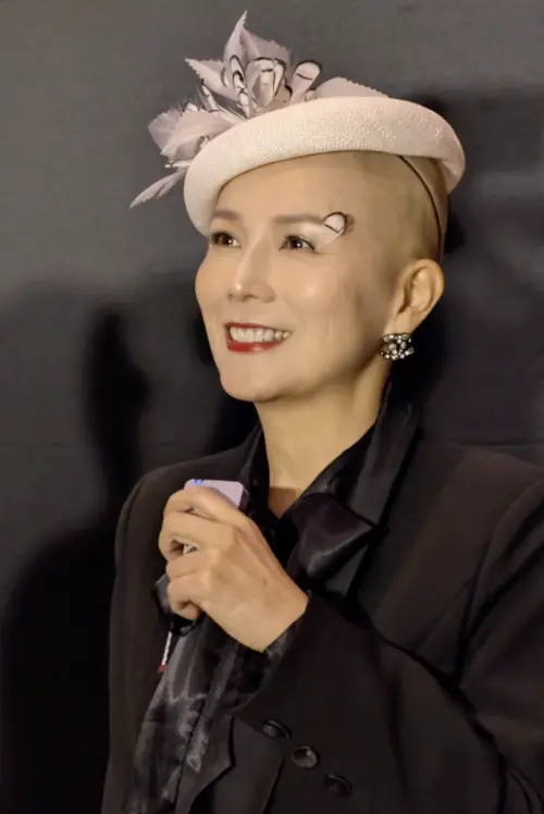 ▲吳文忻雖然51歲又罹患癌症，卻追尋自己的歌手夢，成了獲獎新秀。（圖／摘自 IG@nat_ng_nat）