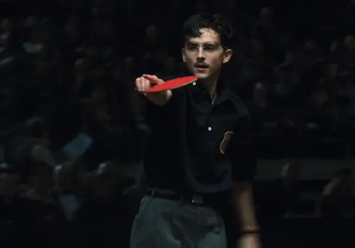 ▲提摩西夏勒梅在《橫衝直闖》扮演桌球高手，為此苦練6年，不管拍片空檔或是在影展宣傳的空閒時光，都在練桌球。（圖／龍祥提供）