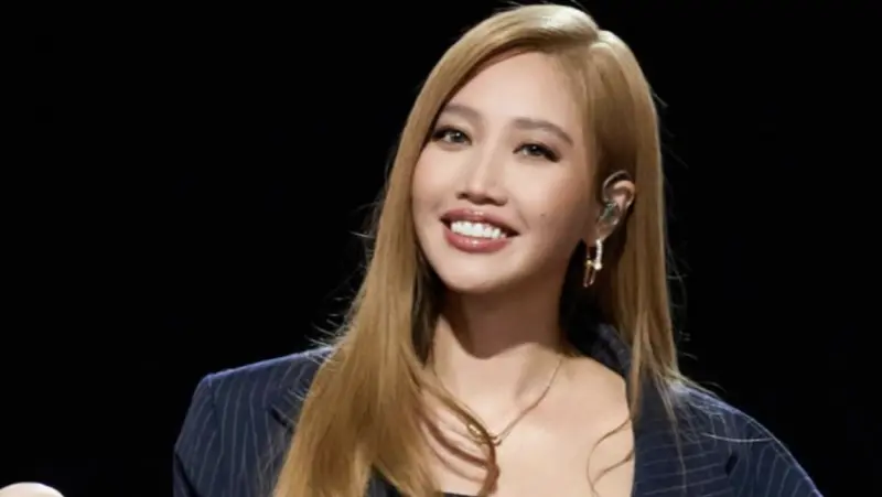 ▲歌手A-Lin（黃麗玲；如圖）到底多愛喝？2022年7月17日A-Lin於演唱會慶功宴上請記者媒體喝小米酒，「工作也是要酒醉的吧！」被問及戒酒，A-Lin則秒破功笑翻全場。（圖／翻攝自A-Lin臉書）