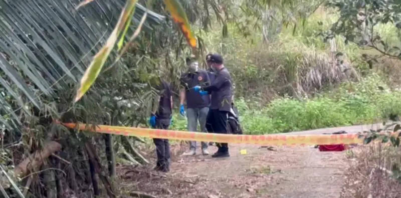 ▲50歲呂男辯稱女友跳車失去呼吸心跳，但全身卻布滿傷痕，因而遭到警方逮捕。（圖／翻攝畫面）