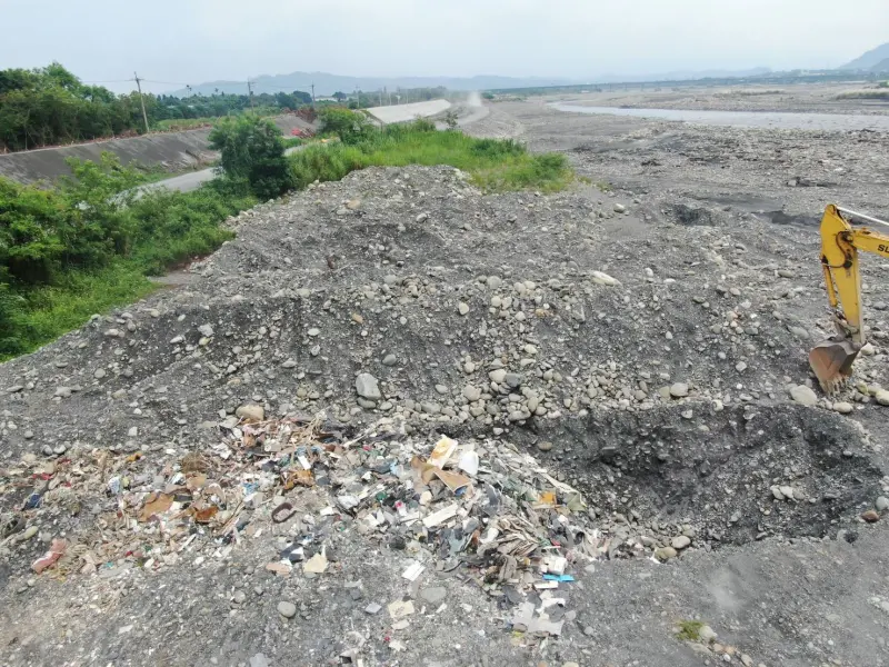 ▲南投濁水溪河床地棄置(圖／環保局提供2026.1.2)