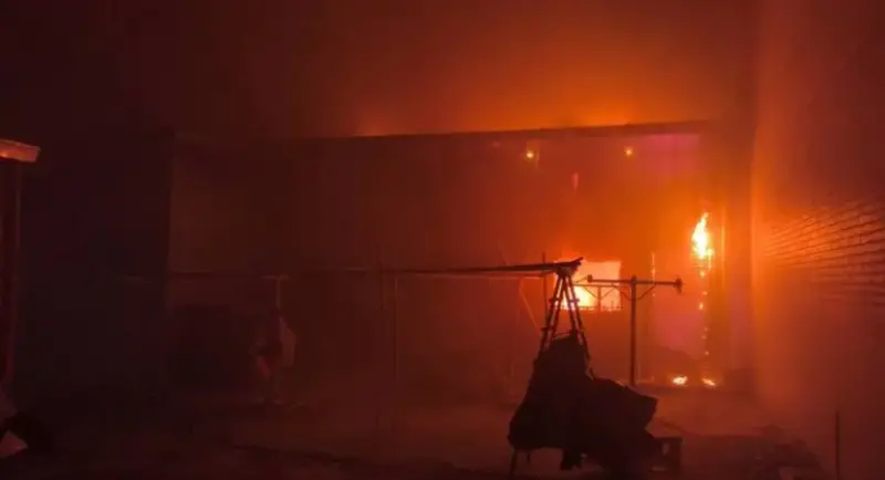 ▲高雄大社清晨突發火警，屋主妻子未能及時逃離。（圖／翻攝畫面）