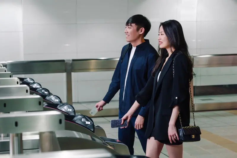 ▲台北捷運支付新里程碑，1月3日除乘車碼支付上線，信用卡感應也同步開通，但由台新信用卡先試營運，並祭出最高10次免費搭乘。（圖／台新銀行提供）