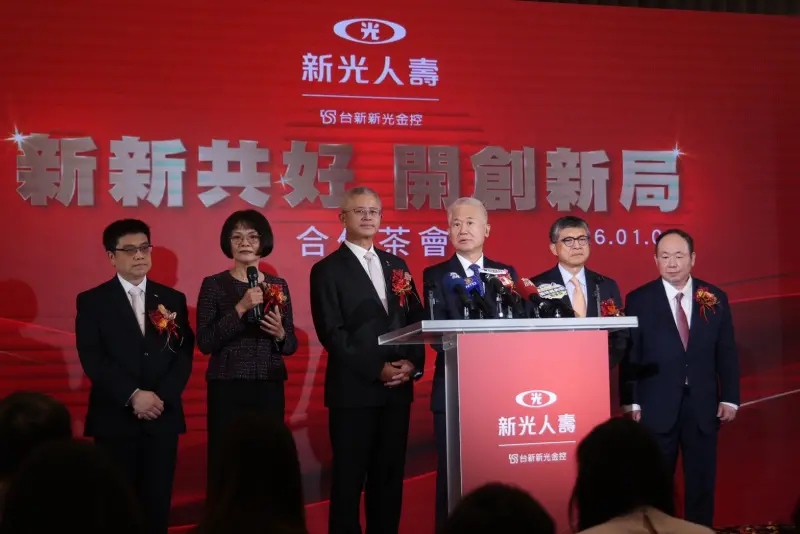 ▲新光人壽與台新人壽合併,並更名新光人壽,今(2)日舉行合併茶會,會後董事長魏寶生率領副董事長洪士琪及總經理黃敏義等主管說明未來業務發展重點。(圖/記者葉政勳攝)