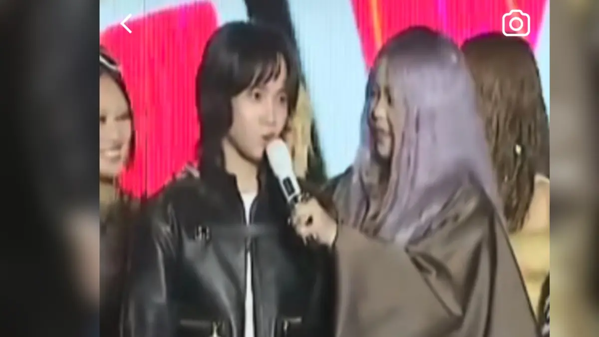 ▲持修（左）被張惠妹叫出列發言，讓身為I人的他崩潰喊「沒說有這個」，許多粉絲都說他超像過年被叫出來說吉祥話的小孩。（圖／翻攝自IG@chih_siou）